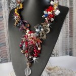 Collier Printemps Coloré avec des cristaux de Swarovski, et des perles diverses